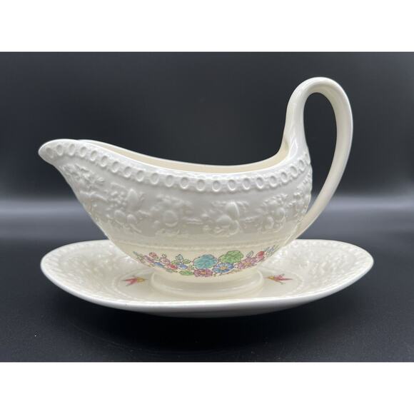 Wedgwood Montreal Gravy Boat w Attached Underplate Discontinued Made in England - Picture 1 of 11